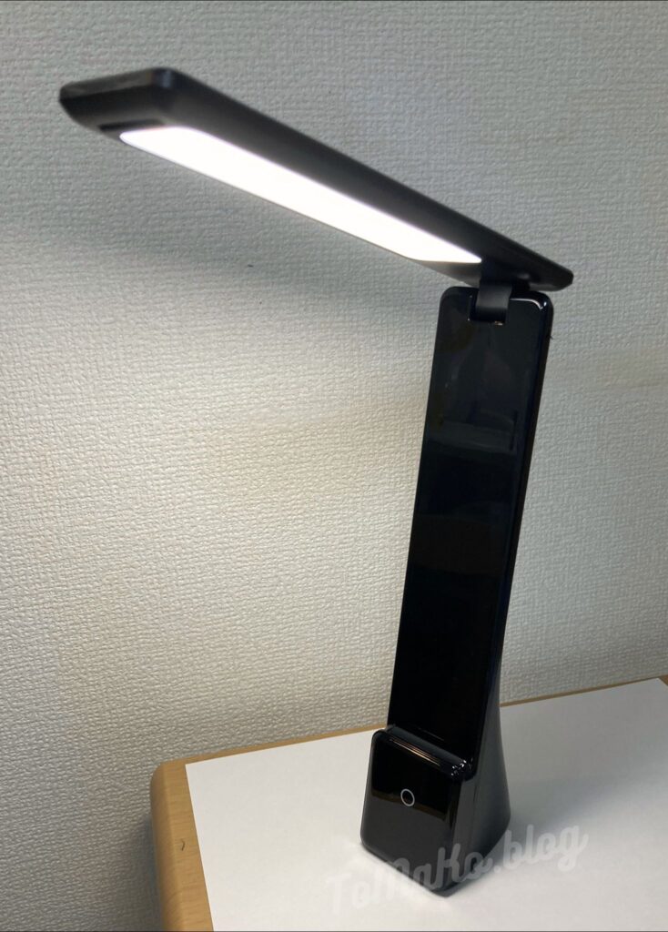 ニトリUSB充電式ポータブル LEDデスクライトの写真